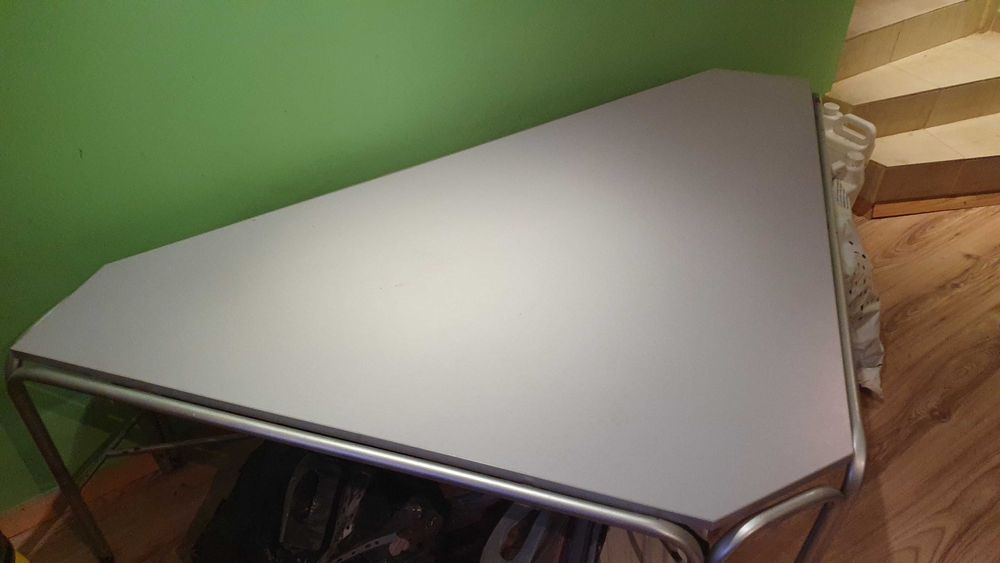 маса за хол и хранене