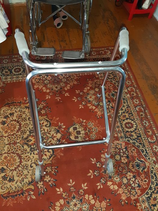 инволидная коляска ходунок