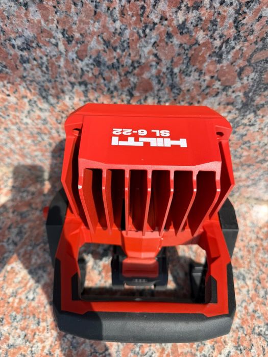Hilti reflector de șantier pe acumulator
