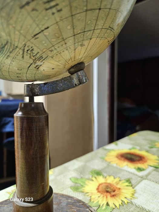 Glob pământesc  de Epoca