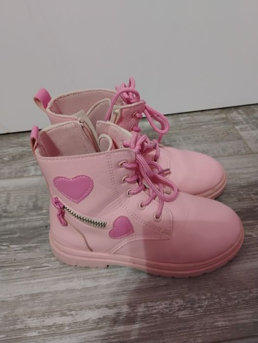 Продавам много готини розови боти 34 номер