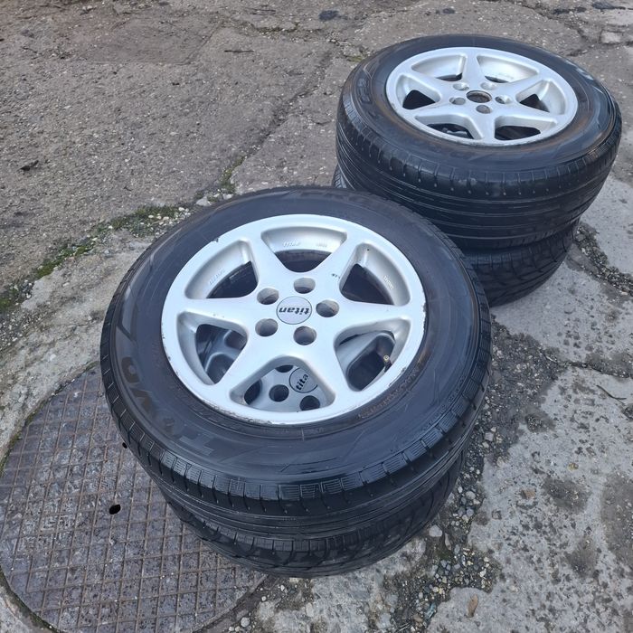Vand 4 jante w golf cu cauciucuri bune 195x65x15 pret 1000 lei