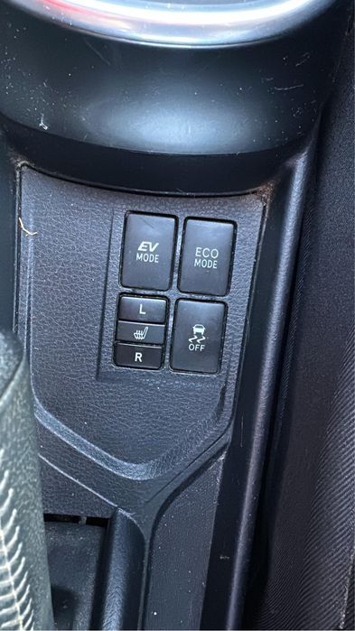 Vând Toyota Yaris Hibrid