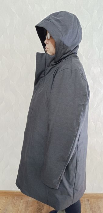 Продается оригинальная мужская демисезонная куртка.  Фирма UNIQLO