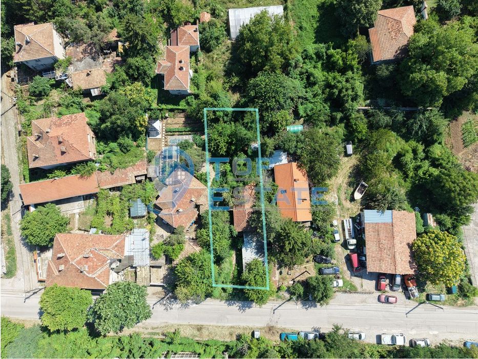 Парцел в регулация със стара къща в град Горна Оряховица, област Вели