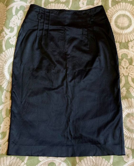 Две чёрные юбки и жилетка. Фирменные. Цена указана за всё.