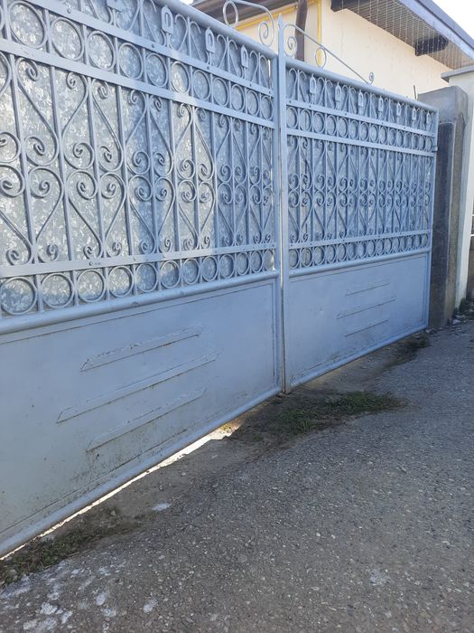 Porți metalice și gard pt curte