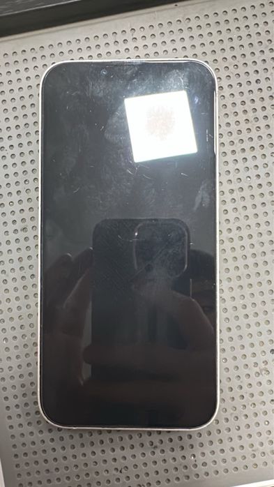 Продам айфон 13