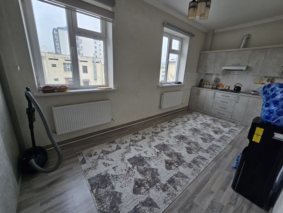 Fargona shaxar muxayo falgman oldida 5 xonalik uy sotiladi