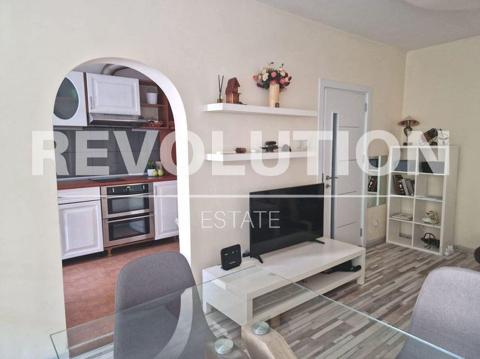 Дава се под наем Тристаен апартамент в Варна, Център - 100 кв.м за 650 € - Снимка #1