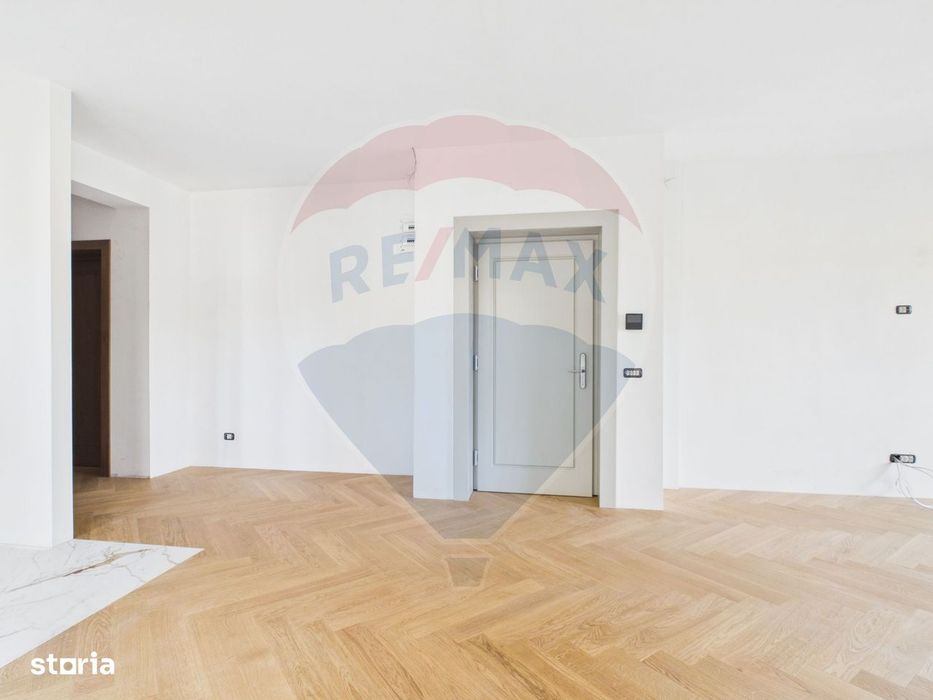 Apartament parter cu 3 camere, curte proprie in inima padurii - Sinaia