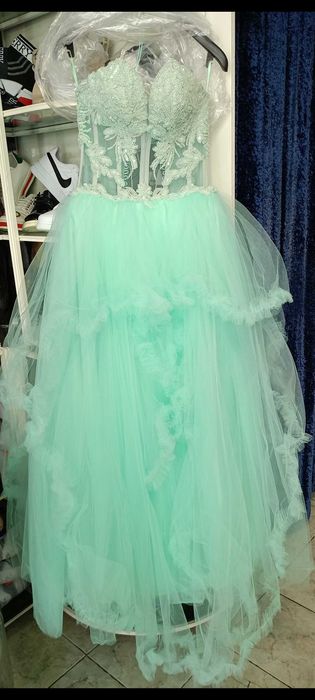 Бални рокли тип принцеса