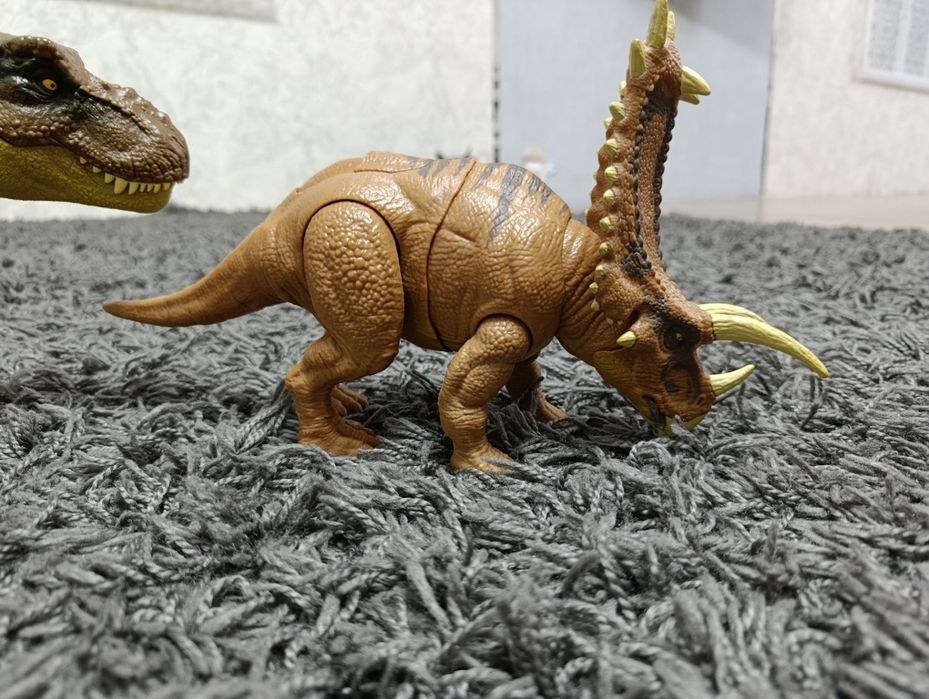 Продам динозавров