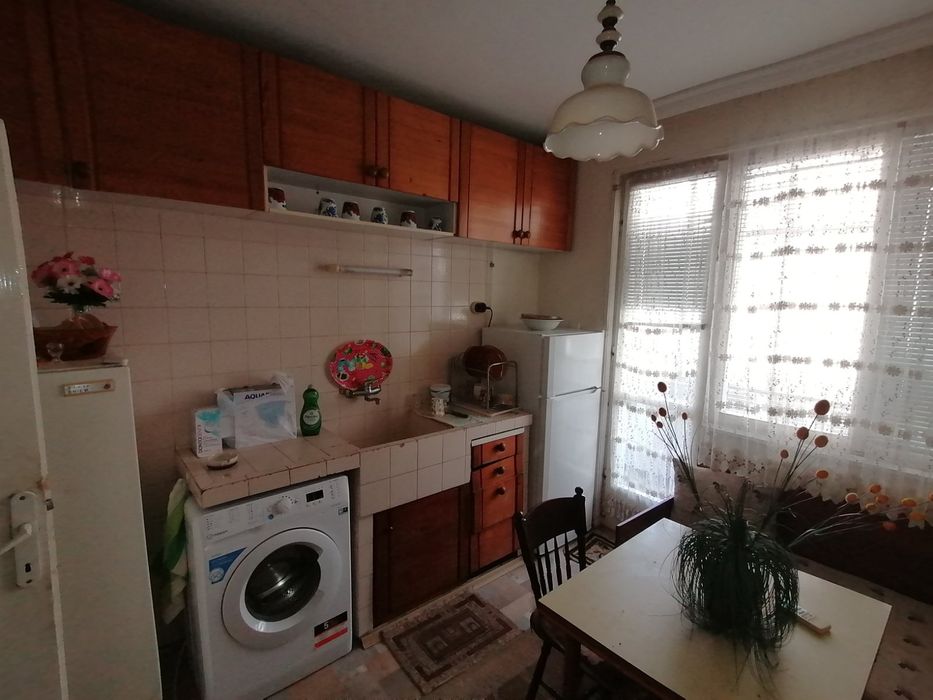 Продавам четиристаен апартамент в Асеновград!