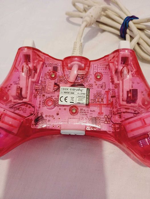 Doua manete transparente pentru Xbox 360. Rock candy