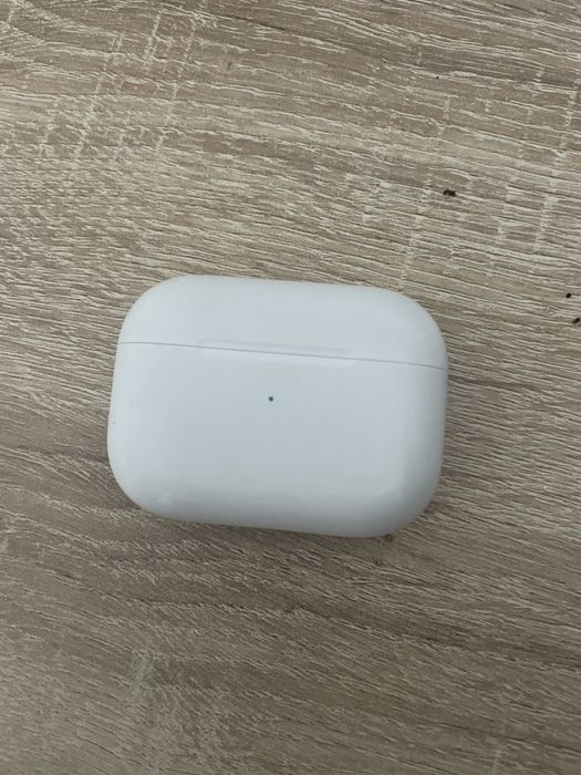 Vand airpods pro 2 cu carcasa magsafe si usb c
