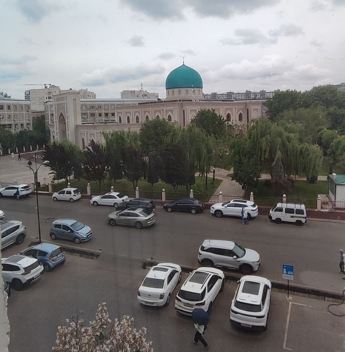 Себзорда 3 хонали Уй сотилади.Узимники.