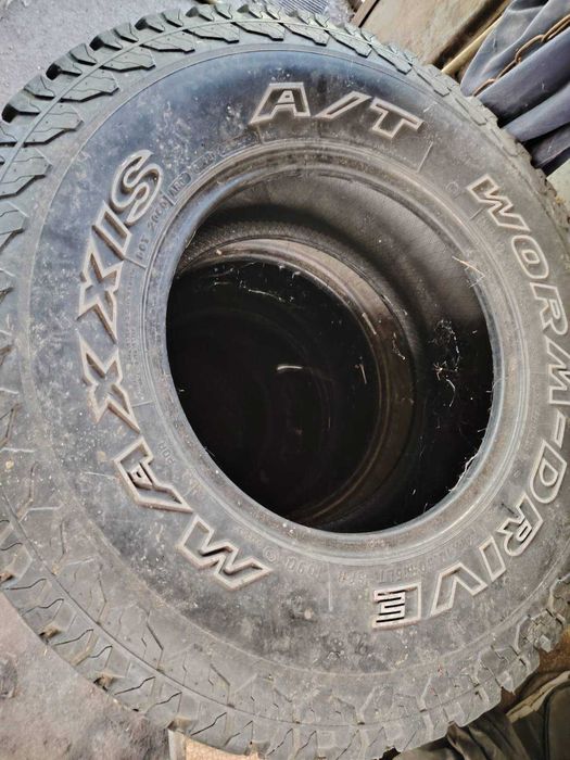 Гуми за джип,в добро състояние.