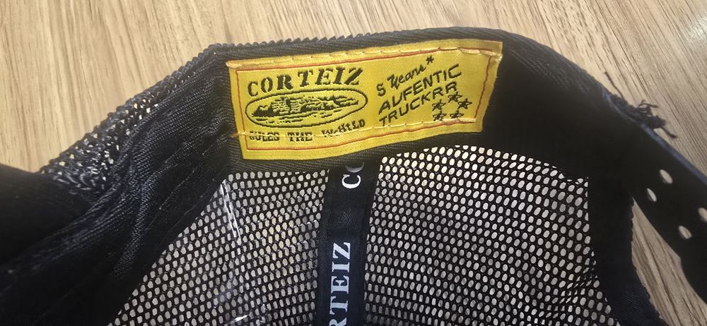 Sapca corteiz neagra