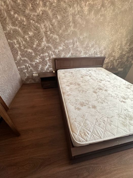 Продам кровать двуспальная 2м на 1.6м