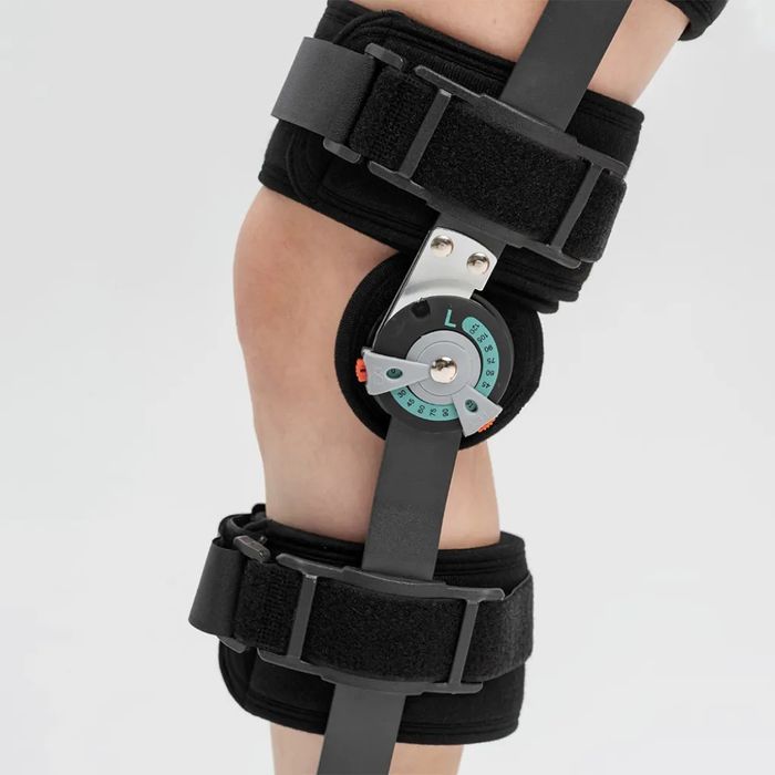 Ортез на колено с регулируемым углом сгибания для ног