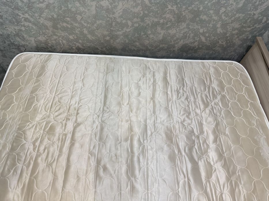 Продам кровать с матрасом