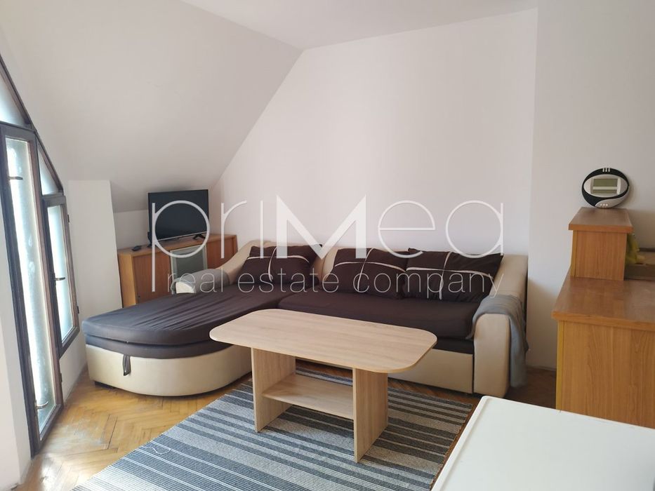 Дава се под наем Едностаен апартамент в Бургас, Център - 40 кв.м за 255 € - Снимка #1