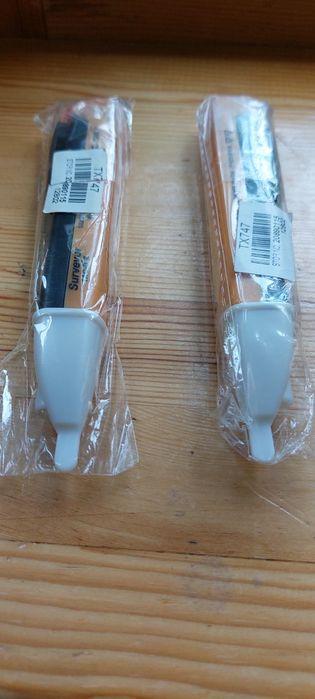 Продаются тестеры переменного и постоянного напряжений.