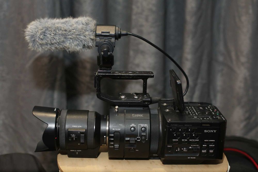 Кино камера Sony NEX FS700 E Super 35 Camcorder