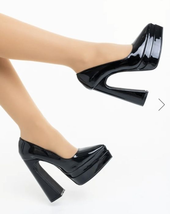 Pantofi de lac cu platforma nr 37