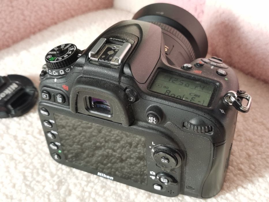 nikon d7200 cu 35mm 1.8 grip parasolar