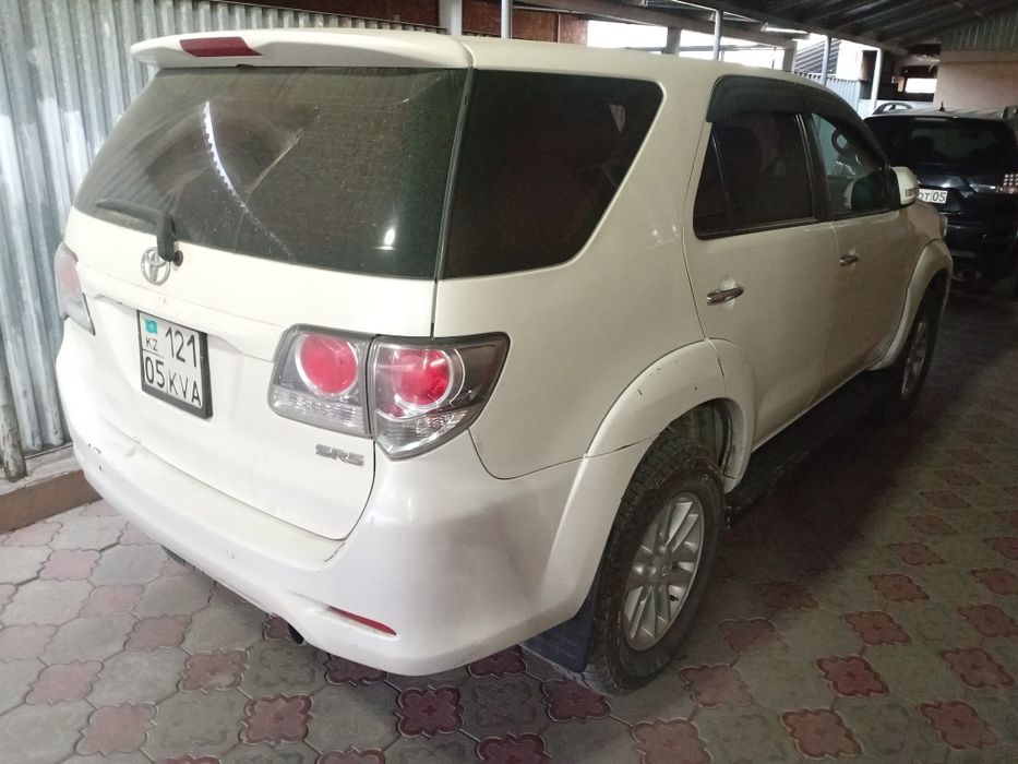 Автомабиль тойота