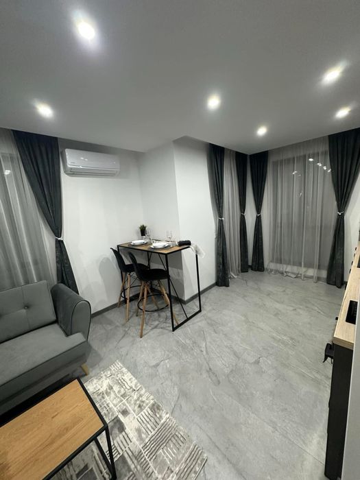 Двустаен широк център Плевен