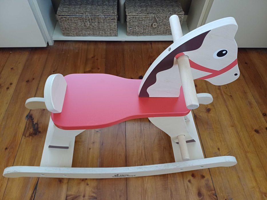 Дървено люлеещо конче