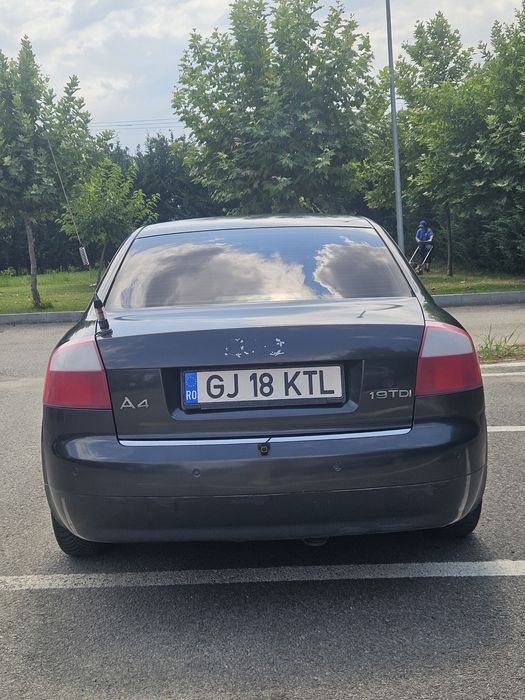 Vând Audi A4 limuzina