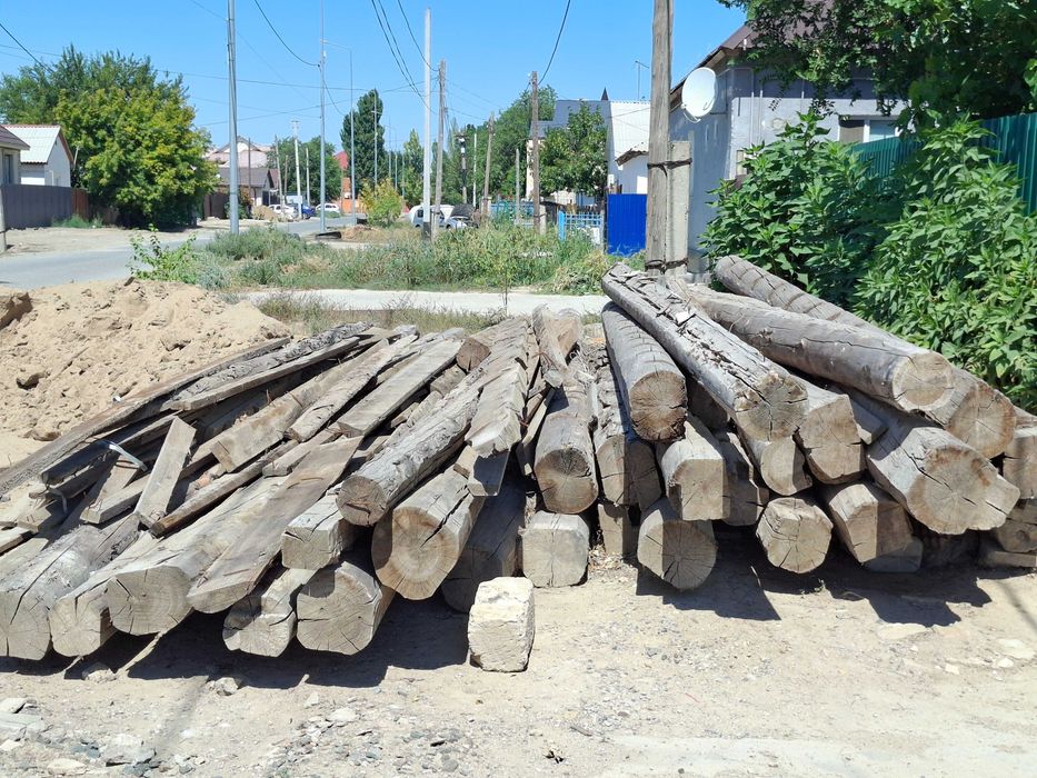 Бревна, доски на крышу