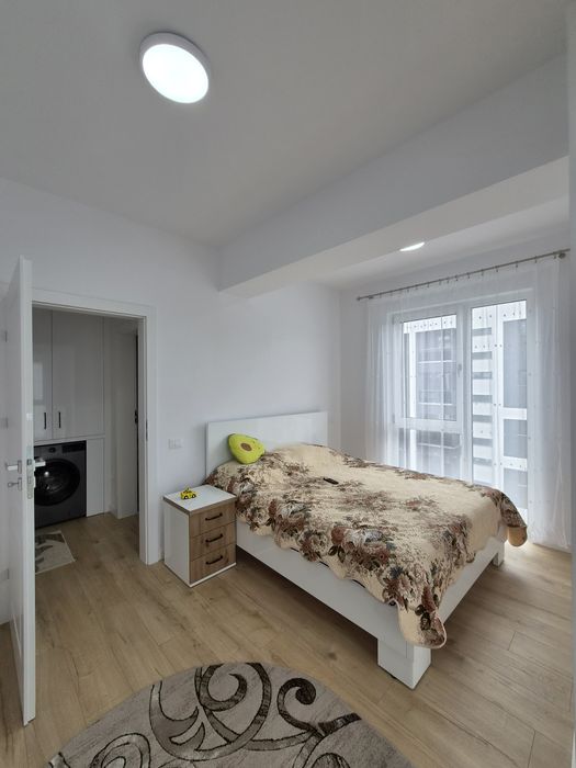 Vând apartament cu trei camere în bloc nou mobilat si utilat