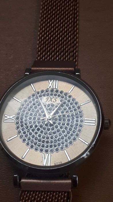 Часовник JXS в кутийка