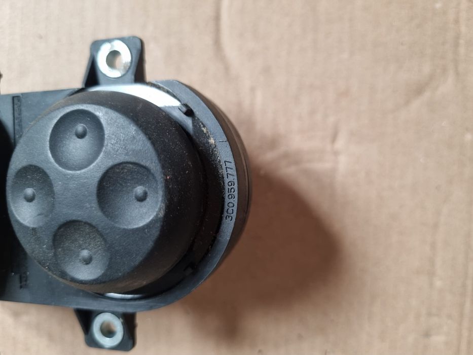 Buton reglaj scaun stanga VW Passat B7 CC B6