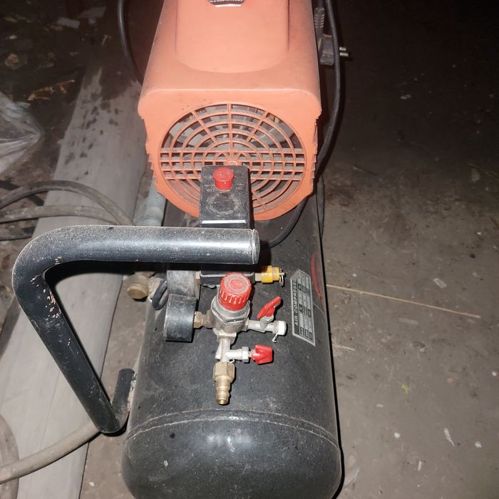 Продам воздушный компрессор