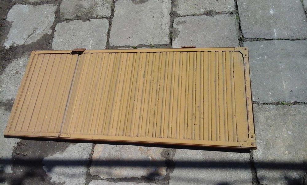 Usa de lemn de brad cu toc, obloane