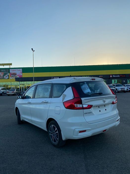 Продается семейный автомобиль