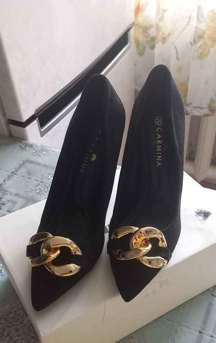 Продаются женские туфли