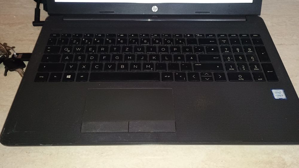 Laptop HP 250 G7 i5 gen8 8 nuclee la 2.5 ghz 8 gb ram ddr4, ssd 250 gb  video intel HD 620