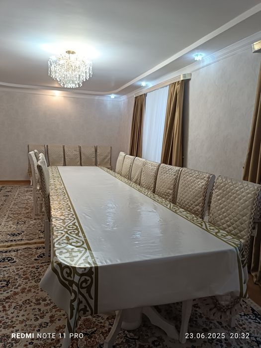 Стол орындыктарымен