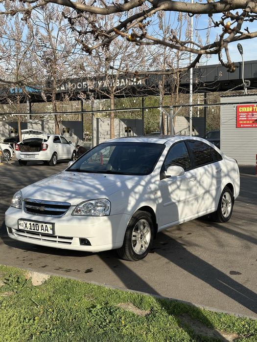 Ласетти 1.8 сотилади