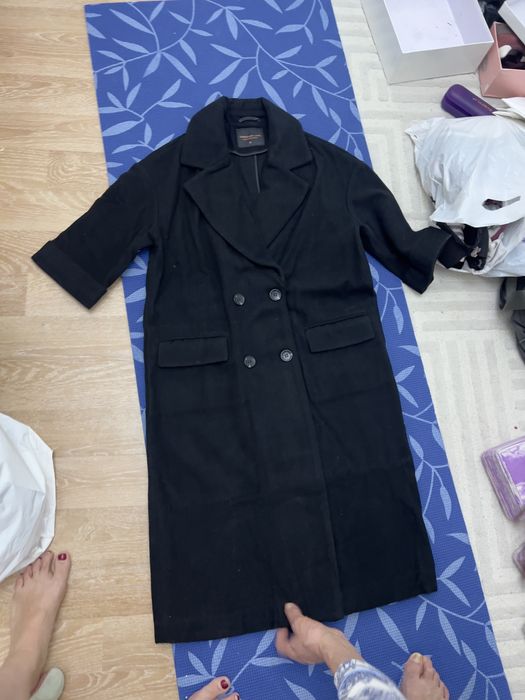 Пальто черное ниже колен