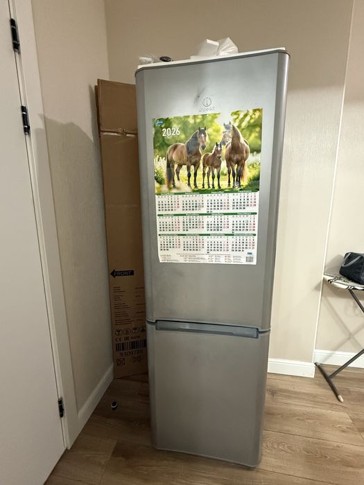 Б/у Холодильник Indesit высота 185 см