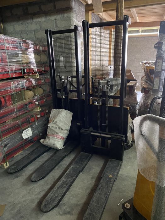 штаблер электрический , штабелер электрический , Рохля