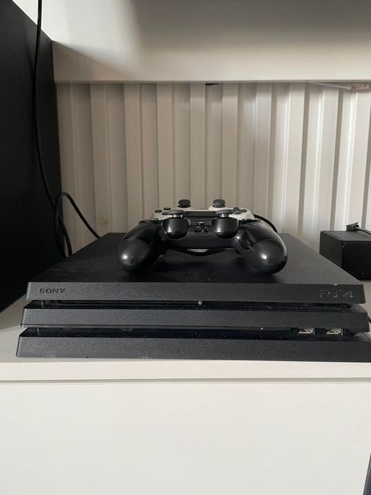 Playstation 4 PRO +2 джоистик